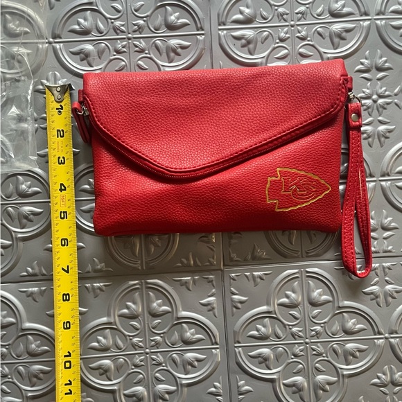 ♦️SOLD♦️NEW NFL Kansas City Chiefs Littleearth Red Wristlet Purse/Crossbody - Picture 5 of 7